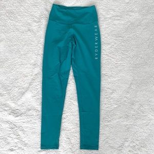 Ryder wear blue scrunch leggings